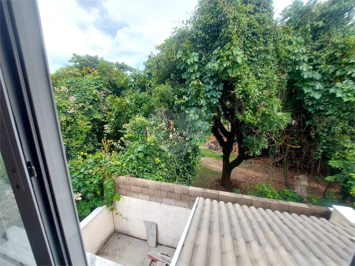 Sobrado à venda com 3 quartos, sendo 1 suíte, em Vila Omízollo, Louveira, SP