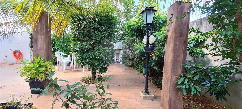 Casa térrea no Condomínio Jardim Botânico , localizado na cidade Bady Bassit/SP .