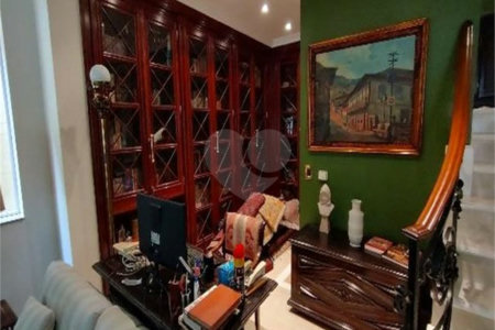 Sobrado de 344m2 à venda com 4 dormitórios no Pacaembu