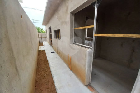 Casa Térrea no Condomínio Village Damha III.
