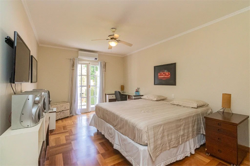 Casa à venda com 4 quartos, sendo 3 suítes, em Brooklin Paulista, São Paulo, SP