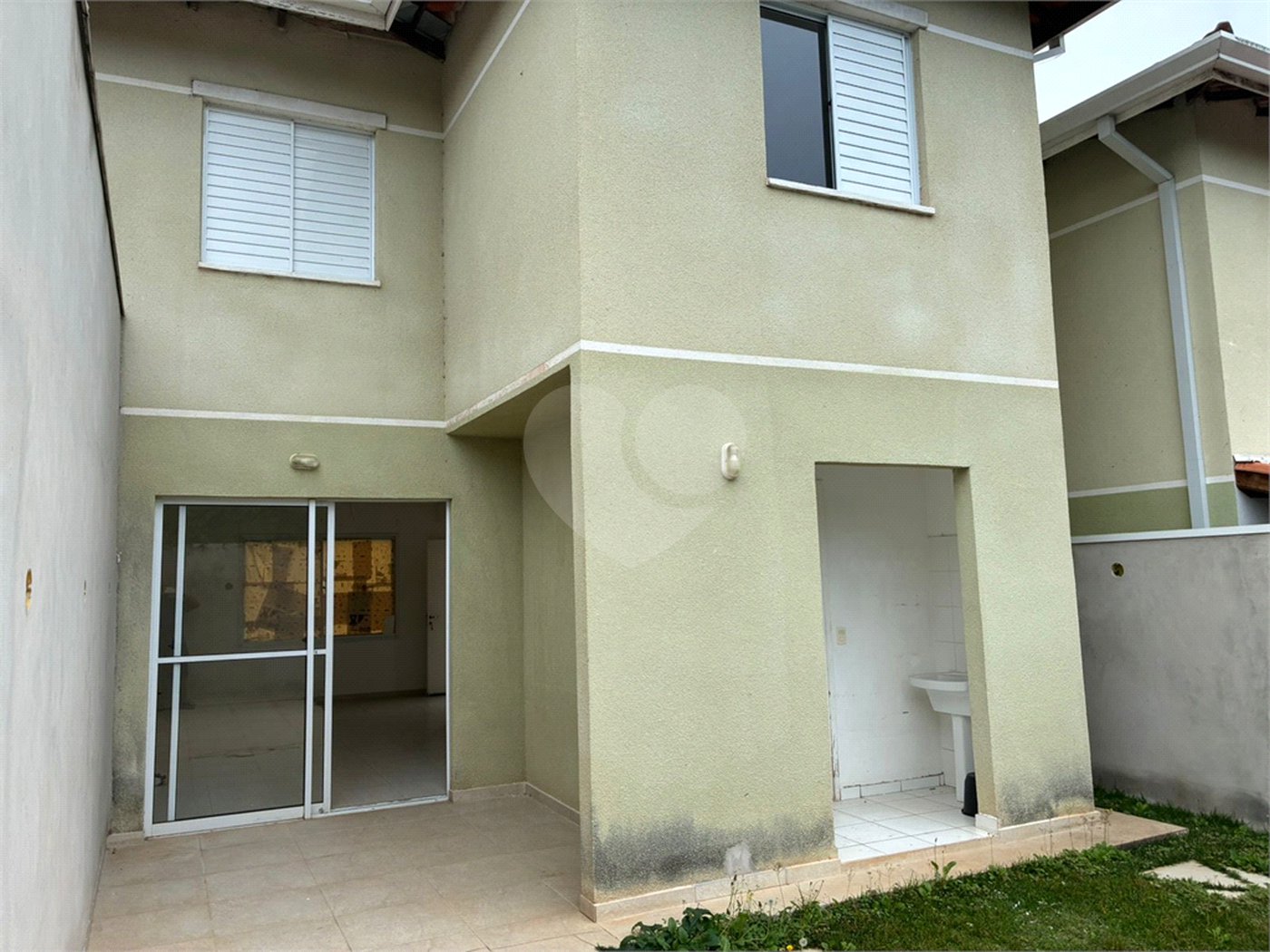 Sobrado à venda com 3 quartos em Jardim Petrópolis, Cotia, SP