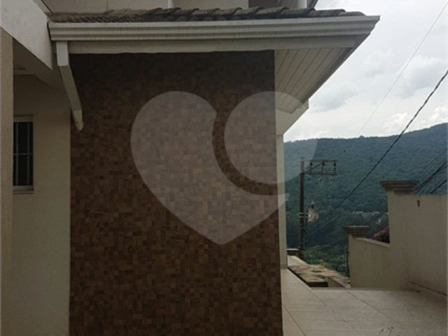 Casa à venda com 5 quartos, sendo 3 suítes,  em Serra da Cantareira, Mairiporã, SP