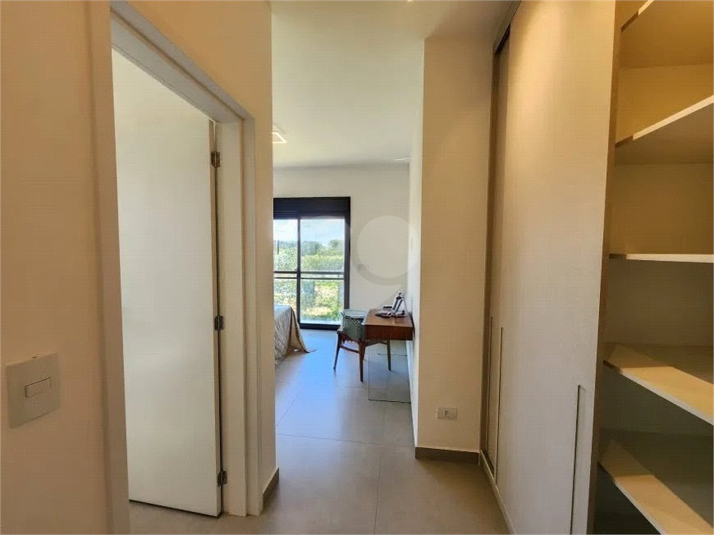 Casa à venda com 3 quartos, sendo 1 suíte, no condomínio Residencial Consoli, Atibaia - SP