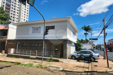 Sobrado à venda com 4 quartos, sendo 1 suíte, no Centro, Araraquara, SP