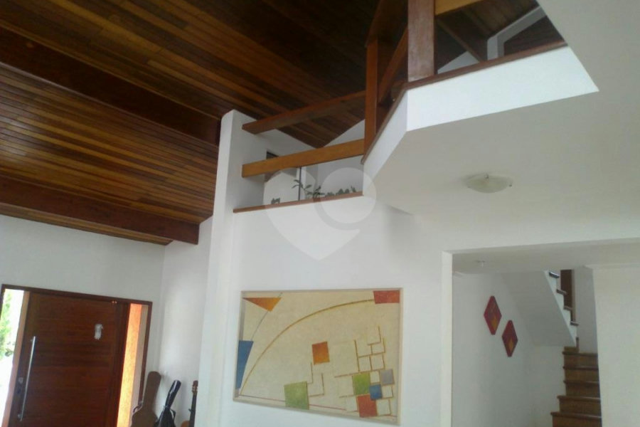 Sobrado à venda com 5 suítes em Enseada, Bertioga, SP