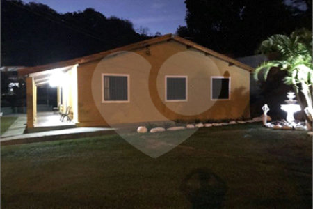 Chácara à venda com 4 quartos, sendo 1 suíte,  em Parque dos Jacarandás, Arujá, SP