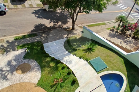 Casa à venda com 3 suítes no condomínio Figueira Garden, Atibaia - SP