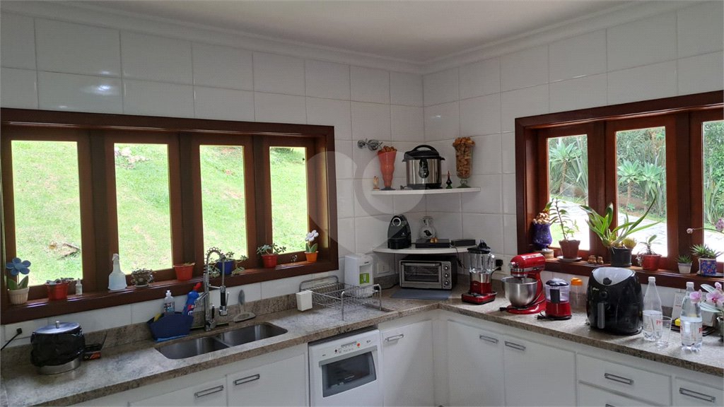 Casa à venda com 6 quartos, sendo 4 suítes, no condomínio Alpes da Cantareira, Mairiporã - SP