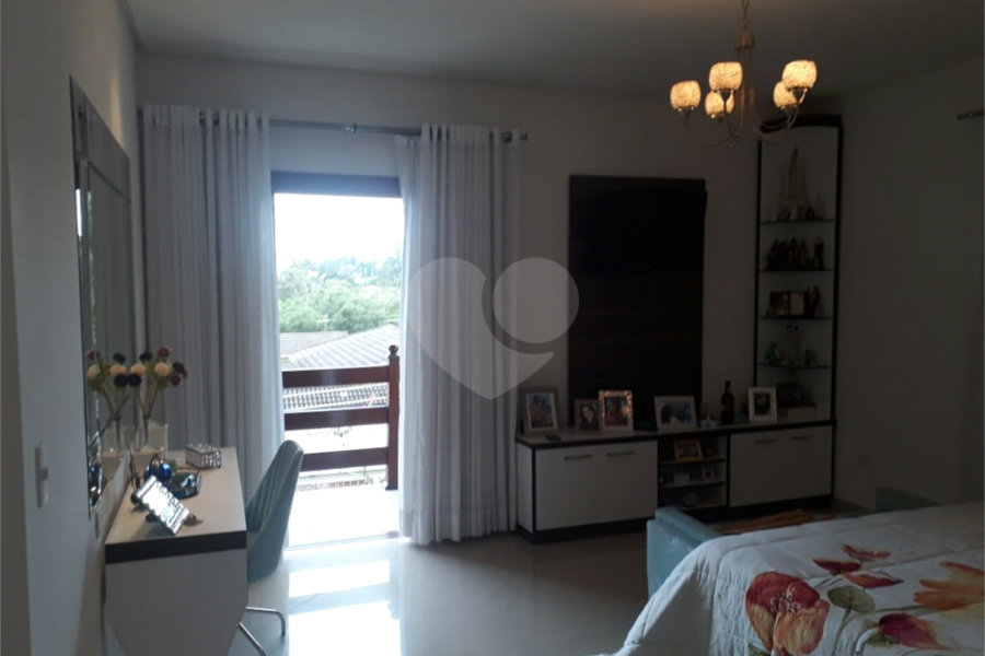 Sobrado à venda com 6 quartos, sendo 5 suítes, em Tremembé, São Paulo, SP