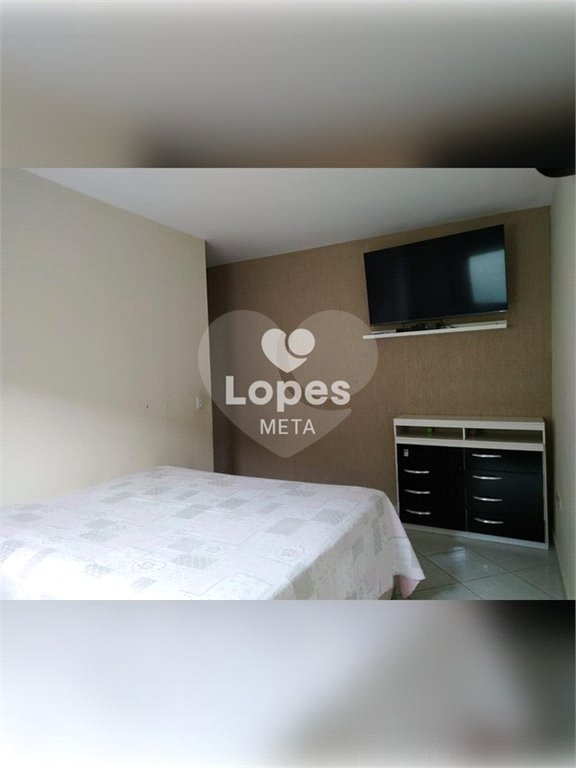 Esta encantadora casa, situada no tranquilo bairro Jardim Bandeirantes, na zona sul de São José dos
