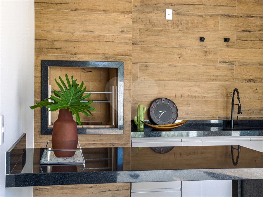 Indaiatuba - Condomínio Milano - Sobrado - 350 m² de terreno - 240 m² de área construída - 4 vagas de garagem, sendo 2 cobertas - Salas de estar e jantar integradas - 3 suítes com closet e varanda no pavimento superior - Escritório no térreo - Espaço gourmet com churrasqueira - Banheiro externo