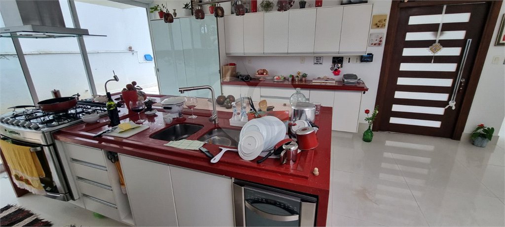 Casa à venda com 5 quartos, sendo 2 suítes, no condomínio Swiss Park, São Bernardo do Campo - SP