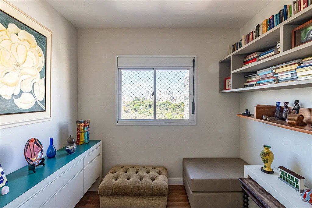 Apartamento à venda com 3 quartos, sendo 1 suíte,  em Pinheiros, São Paulo, SP