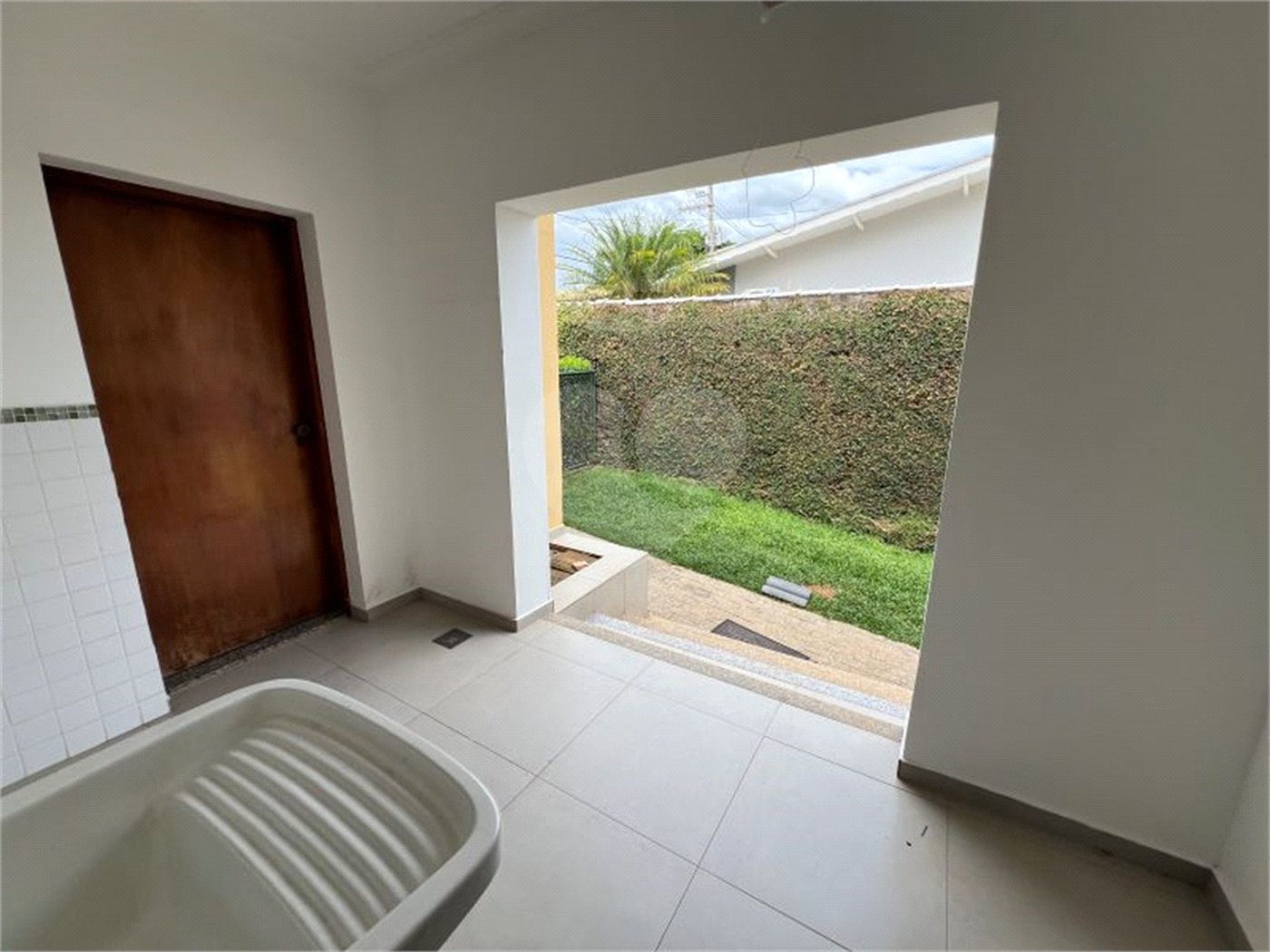 Casa à venda ou para alugar com 4 quartos, sendo 3 suítes, no condomínio Estância Marambaia, Vinhedo - SP