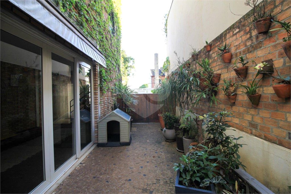 Casa à venda ou para alugar com 5 quartos, sendo 3 suítes, em Vila Madalena, São Paulo, SP