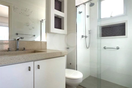 Apartamento à venda com 3 quartos, sendo 1 suíte,  em Vila Andrade, São Paulo, SP