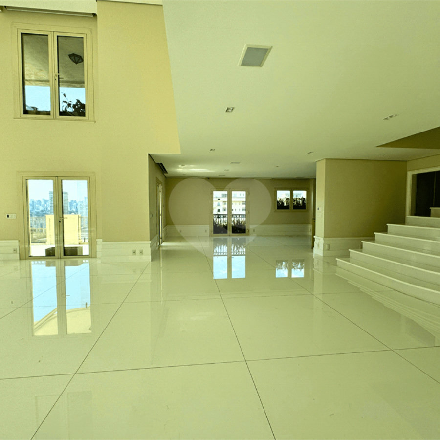 Duplex à venda ou para alugar com 5 suítes em Jardim Europa, São Paulo, SP