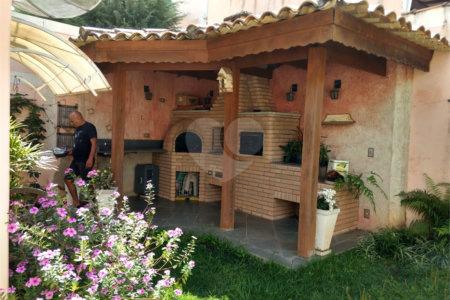 Casa à venda com 3 quartos, sendo 1 suíte, no condomínio Villaggio Dei Fiori, Louveira - SP
