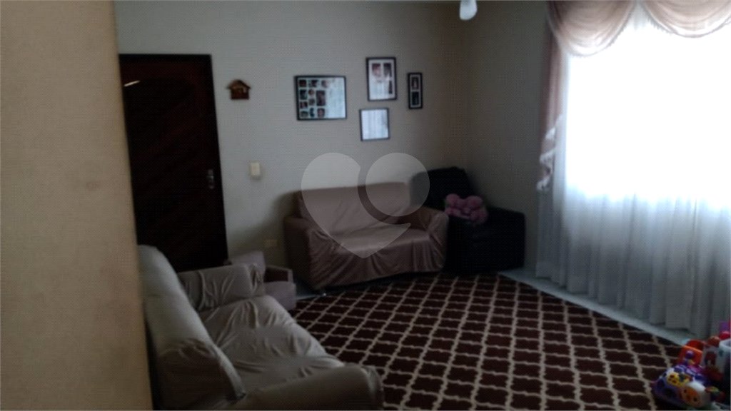 Casa à venda com 4 quartos, sendo 2 suítes,  em Jardim Terezópolis, Guarulhos, SP