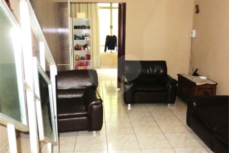 Sobrado à venda com 4 quartos, sendo 1 suíte, em Cambuci, São Paulo, SP