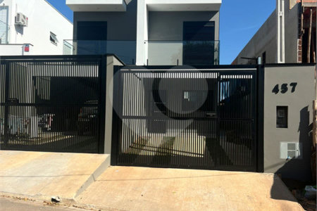 Sobrado à venda com 3 quartos, sendo 1 suíte, em Jardim Brasil, São Roque, SP