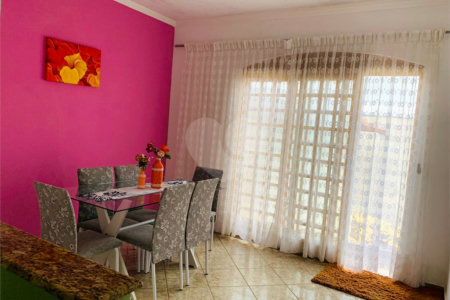 Casa à venda com 3 quartos, sendo 1 suíte, em Parque das Colinas, Valinhos, SP