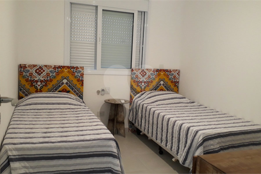 Casa à venda com 4 quartos, sendo 3 suítes, no condomínio Residencial Vila Esmeralda, São Sebastião - SP