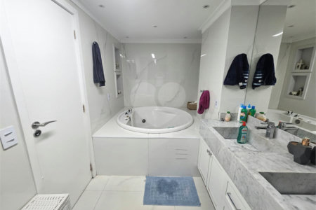 Apartamento à venda com 3 suítes em Santa Teresinha, São Paulo, SP