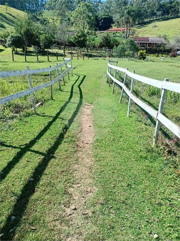 Sítio à venda com 2 quartos em Área Rural de Lagoinha, Lagoinha, SP