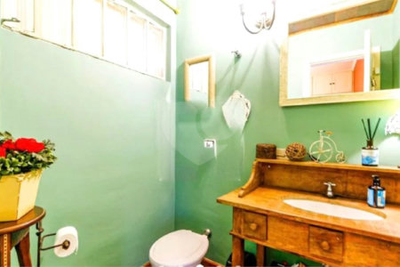 Sobrado à venda com 4 quartos, sendo 1 suíte, em Vila Cordeiro, São Paulo, SP