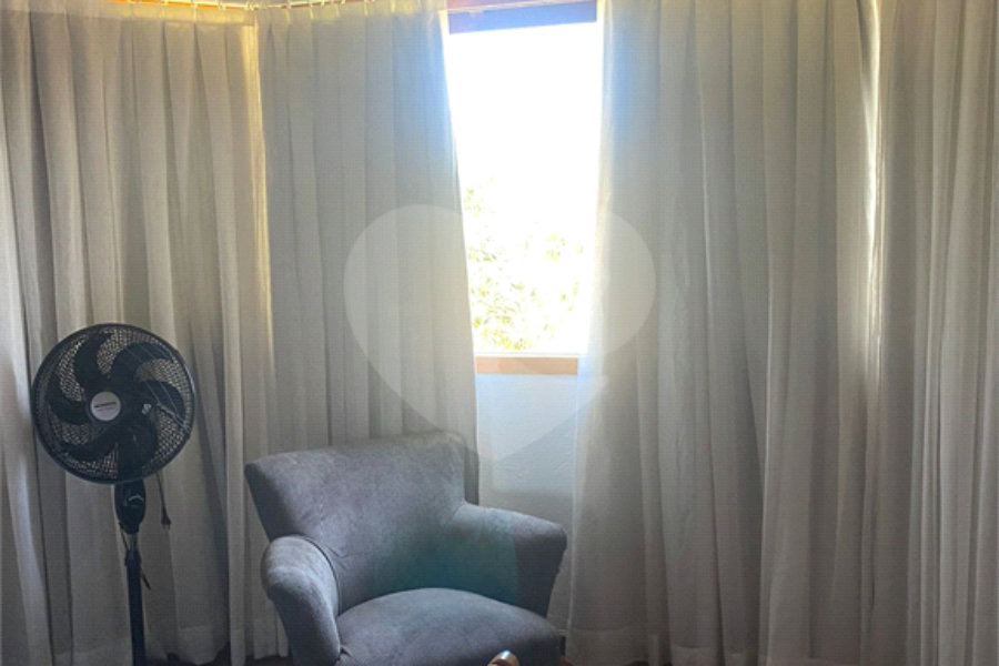Casa à venda com 5 quartos, sendo 4 suítes, no condomínio Lago do Imperador, Mairiporã - SP
