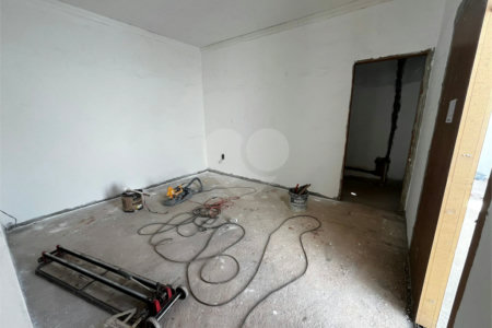 Casa à venda com 3 quartos, sendo 1 suíte, no condomínio Lago dos Ipês, Itapetininga - SP
