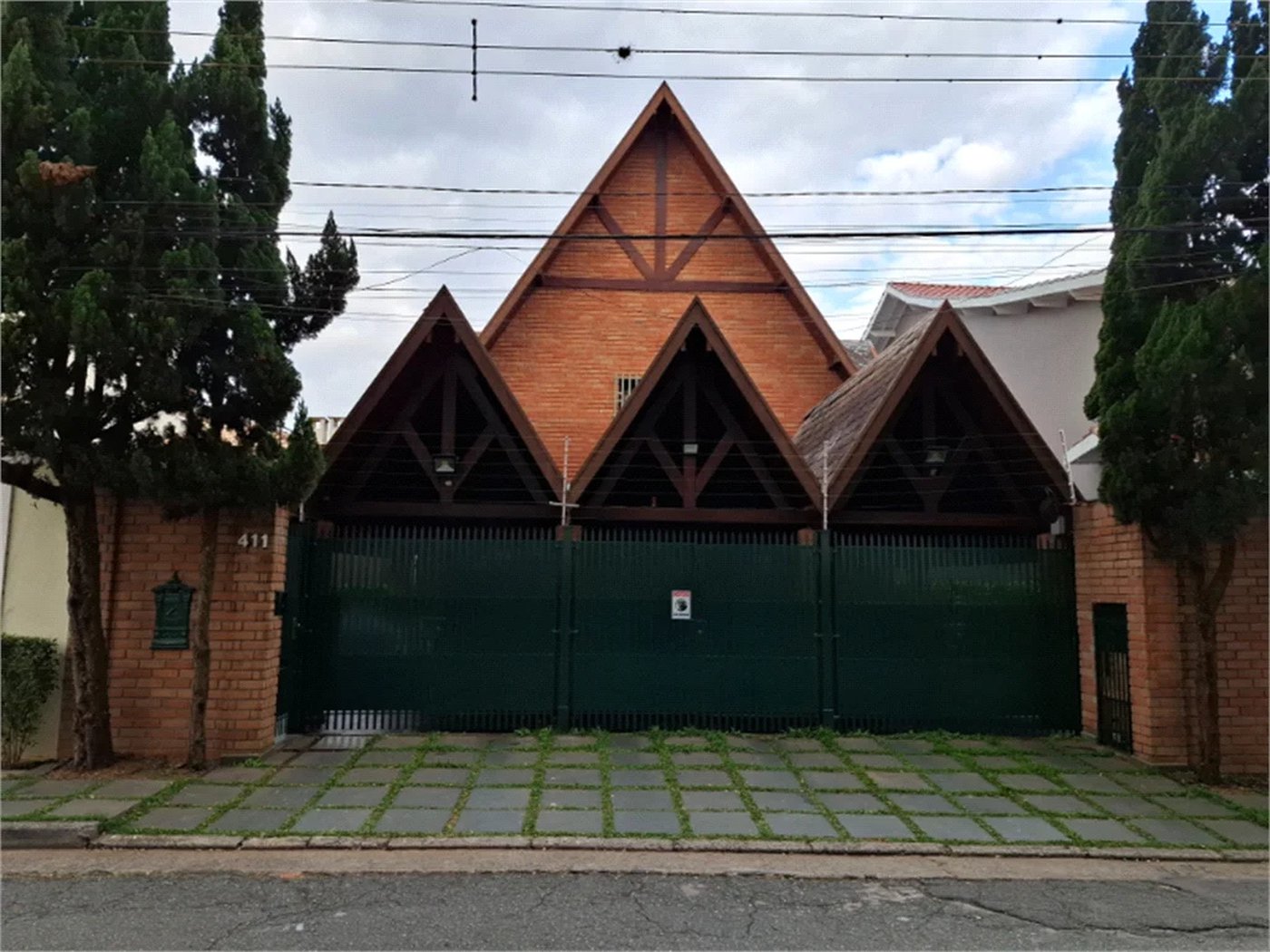 Sobrado à venda com 4 quartos, sendo 2 suítes, em Jardim Leonor, São Paulo, SP