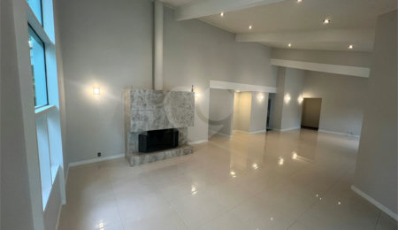 Casa à venda ou para alugar com 4 quartos, sendo 2 suítes, no condomínio Lago Azul, Araçoiaba da Serra - SP