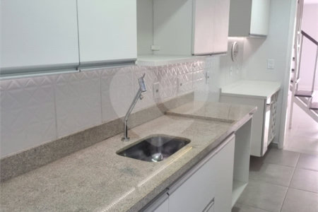 Cobertura à venda com 3 quartos, sendo 2 suítes, em Cachamorra, Rio de Janeiro, RJ