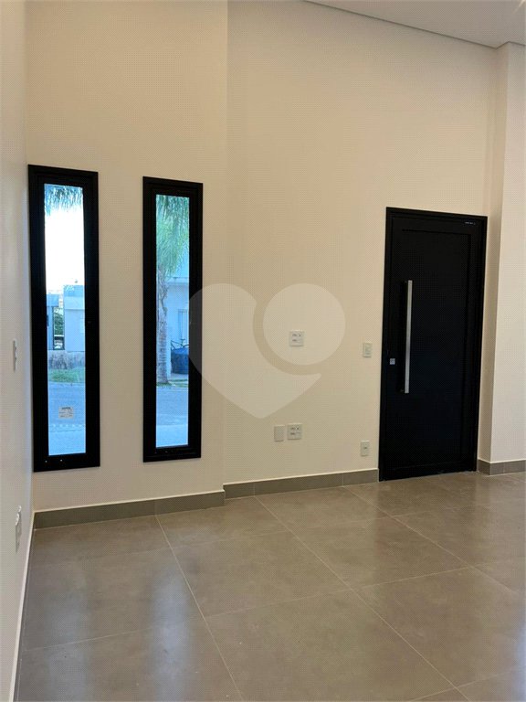 Casa à venda com 3 quartos, sendo 1 suíte, no condomínio Portal dos Sabiás, Itu - SP