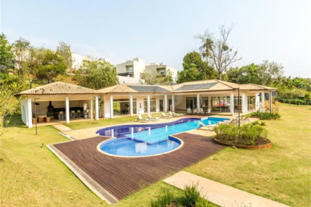Casa à venda com 3 suítes no condomínio Ecovillágio, São Roque - SP