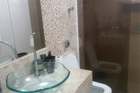 Sobrado à venda com 3 quartos, sendo 1 suíte,  em Parque Vitória, São Paulo, SP