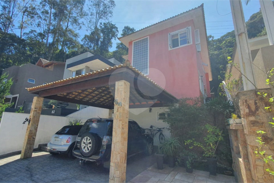 Casa à venda com 3 quartos, sendo 2 suítes, no condomínio Cond Jardim Itatinga, São Paulo - SP