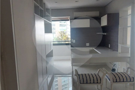 Apartamento à venda no Campo Belo de 245m² com 3 suítes e 3 vagas