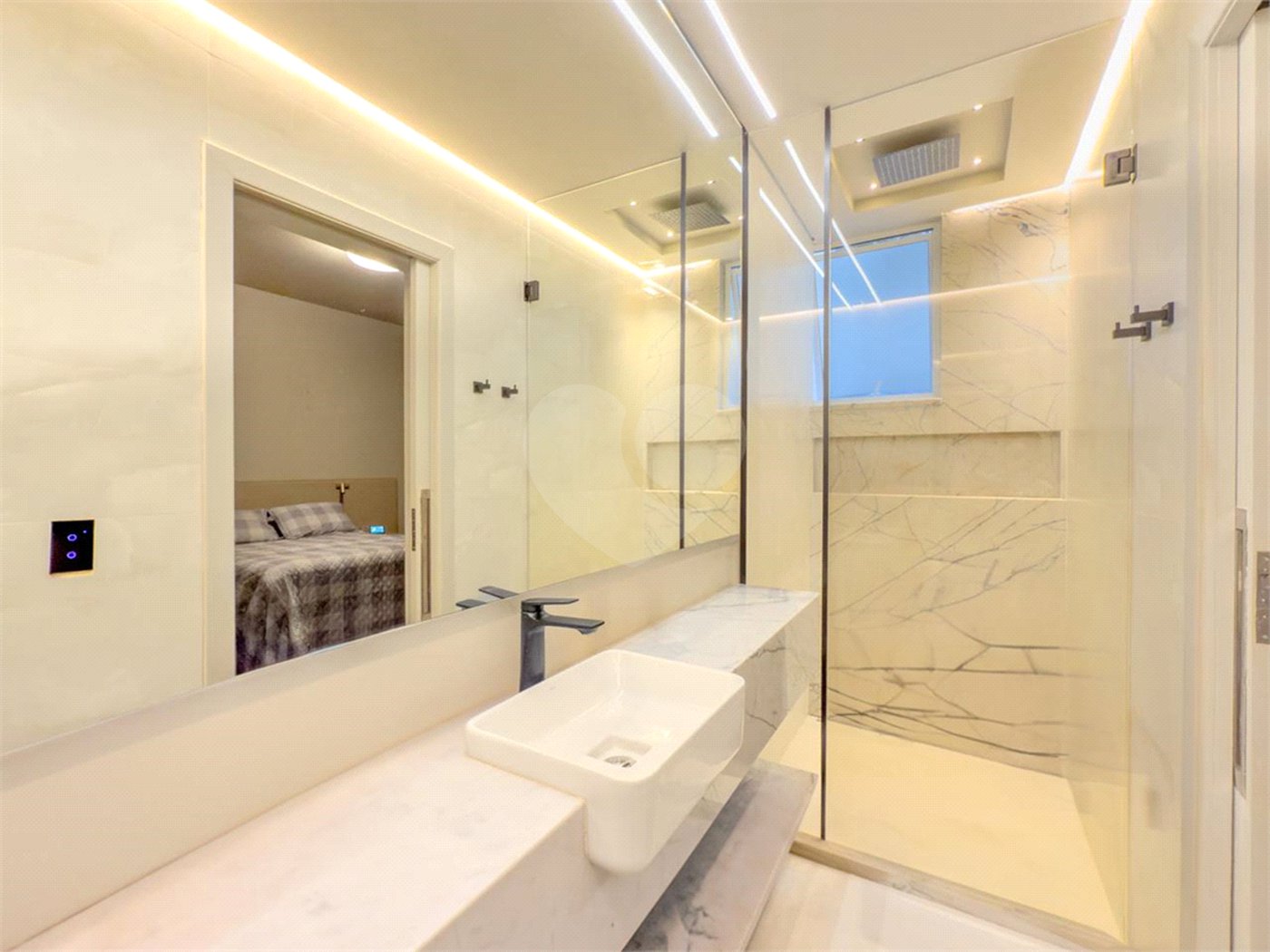 Apartamento à venda com 4 quartos, sendo 1 suíte,  em Copacabana, Rio de Janeiro, RJ