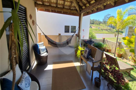 Casa à venda com 4 quartos, sendo 2 suítes,  no condomínio Riviera de Santa Cristina XIII, Paranapanema - SP