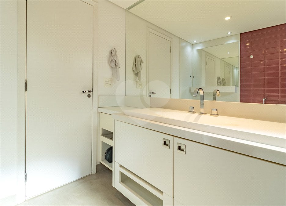 APARTAMENTO PARA LOCAÇÃO COM 151M2 - 3 QUARTOS ( 2 SUÍTES ) - 3 VAGAS NO JARDIM AMÉRICA.