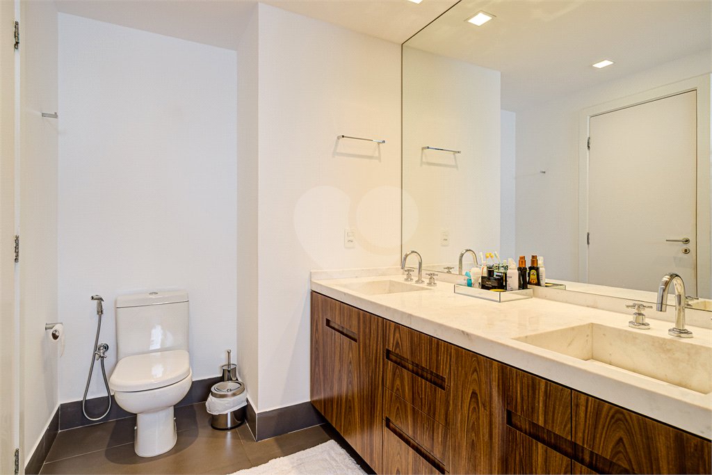 Apartamento à venda com 3 suítes em Campo Belo, São Paulo, SP