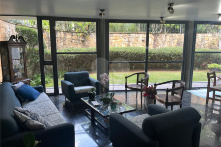 Casa à venda com 4 quartos, sendo 3 suítes, no condomínio Vitoria Regia, São Paulo - SP