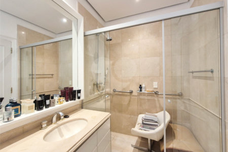 Apartamento à venda ou para alugar com 4 quartos, sendo 3 suítes, em Moema, São Paulo, SP