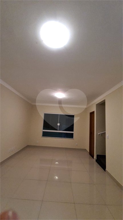 Casa à venda com 3 quartos, sendo 1 suíte, no condomínio Alvorada Parque Vitória, São Paulo - SP