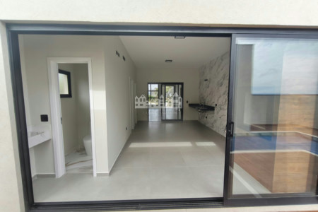 Casa térrea à venda com 4 quartos, sendo 2 suítes, no condomínio Alto da Floresta, Bom Jesus dos Perdões - SP