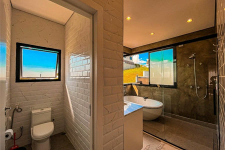 Casa à venda com 4 quartos, sendo 3 suítes,  no condomínio Vintage, Cotia - SP
